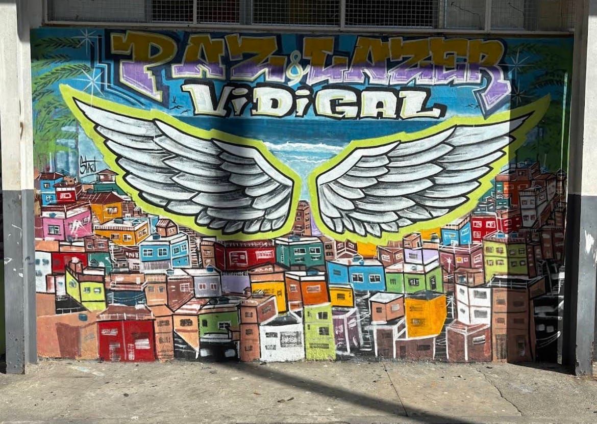 Murale delle ali "Paz — Vidigal"